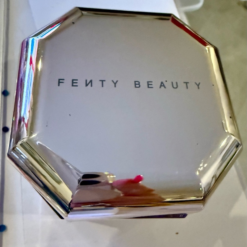 Fenty Beauty Silver Compact  Pro Filter Instant Retouch Setting Powder